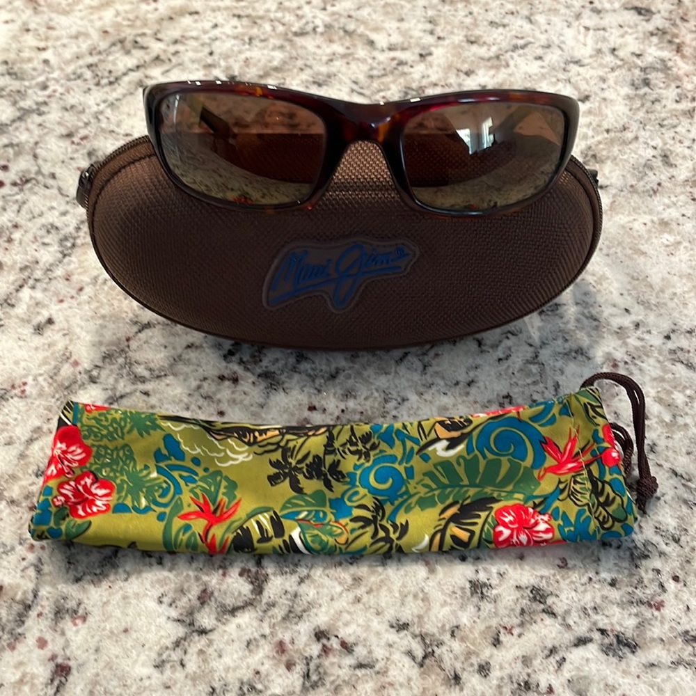 Maui Jim Stingray polarized wrap sunglasses